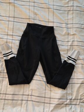 Bombshell Black Legging With White Bottoms